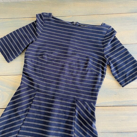 Banana Republic Fit & Flare Dress Navy Blue White Striped Stretch Size 0 (D8) - Picture 2 of 7